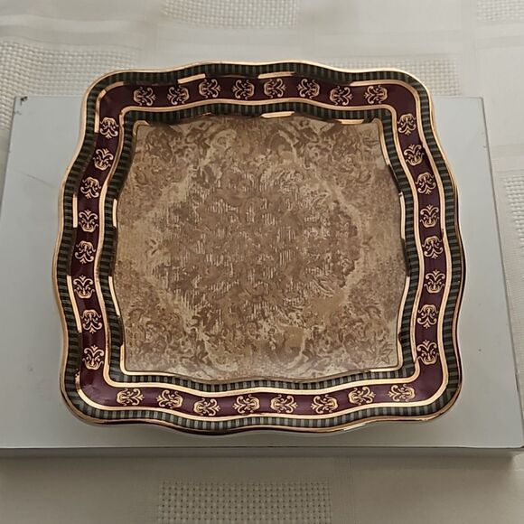 Croscill Townhouse Lotion Dispenser & Soap Dish Brown/ Burgundy - Picture 7 of 16